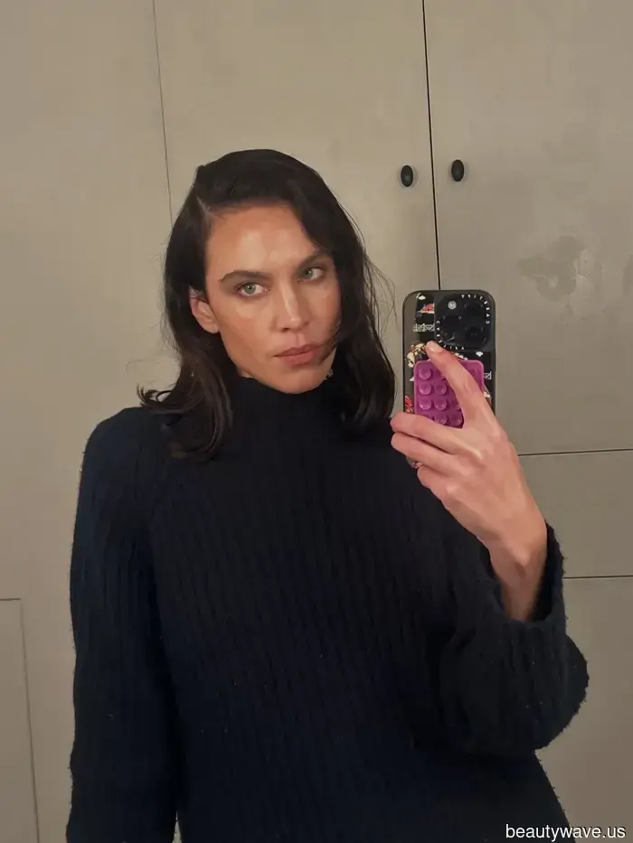 Ich habe Alexa Chungs Winter-Kapselgarderobe studiert – sie wäre nicht komplett ohne diese 5 Käufe.