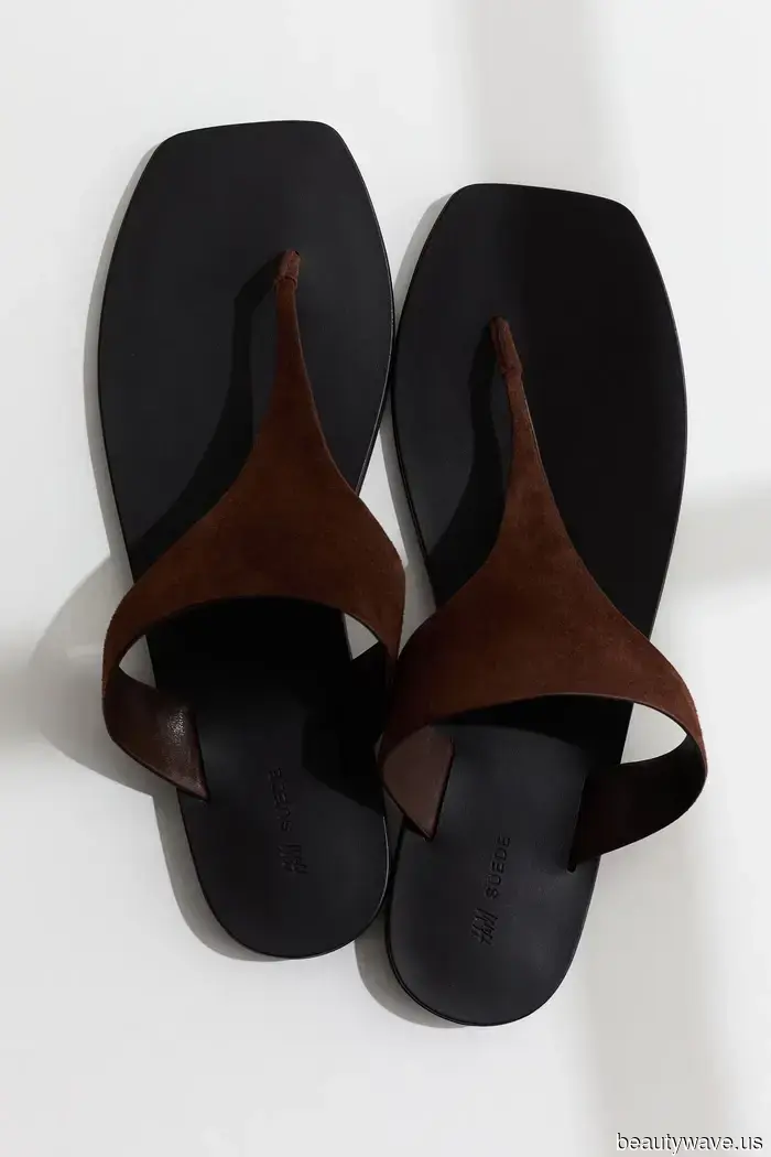 Tieni le Scarpe Nere&mdash;Questa Tendenza di Colore per Sandali Eleganti Rende i Vestiti Estivi i Più Chic