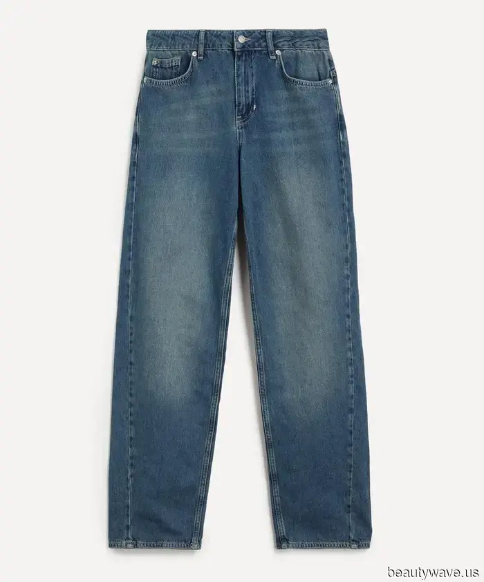 Olivia Dean ha appena volato per 18 ore con il completo di jeans e giacca di pelle che indosserei per una serata a Londra.