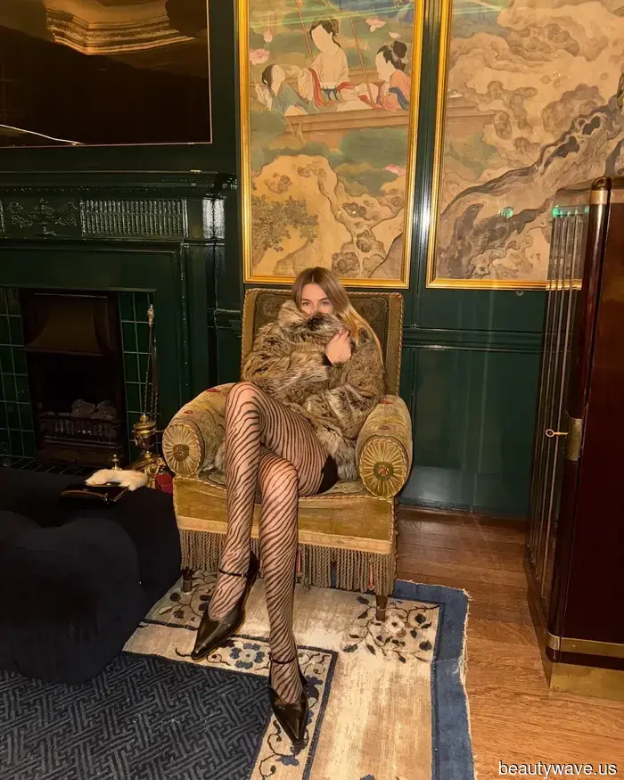 Apologies, Black Tights—Fashionable Dressers Everywhere are Choosing These Elegant Colored Alternatives.