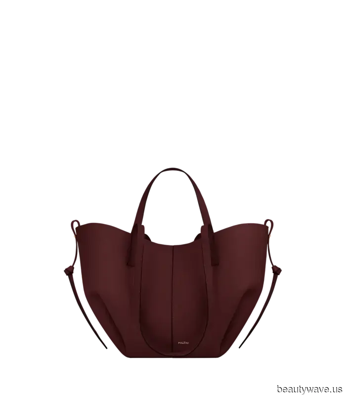 Apologies, but celebrities from the '90s excelled at autumn fashion—here are 7 outfits featuring jeans that demonstrate it.