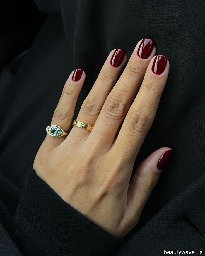 The 19 Chic Nail Colors Trendsetters Are Embracing This Fall (Along with the Ones They're Discreetly Phasing Out)