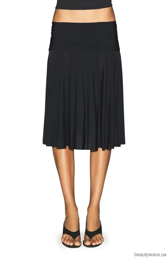 Entschuldigung, weiße Röcke&mdash;Zo&euml; Kravitz hat gerade das Alt 2025 getragen, das diesen Herbst überall in NYC sein wird.