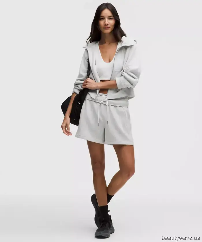5 Tendenze di Pantaloni Corti Estivi che le Persone di Moda Stanno Abbinando con le Loro Ballerine Questa Estate