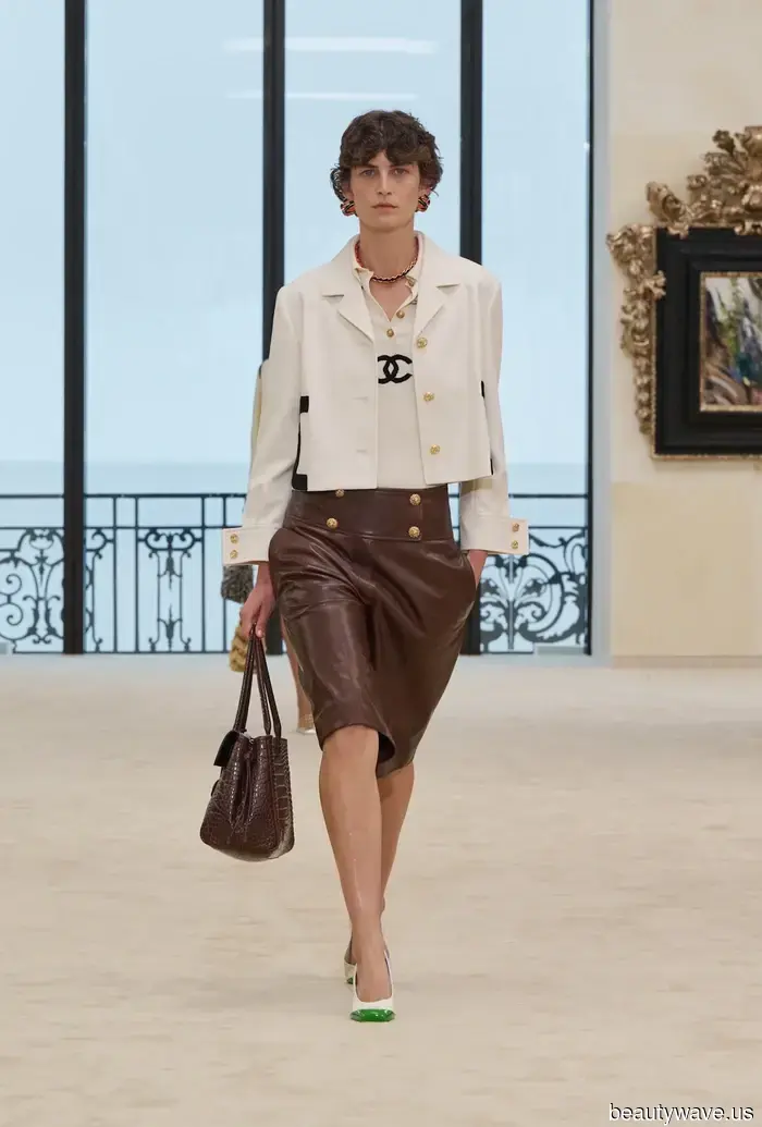 Skip the jeans—I believe that flip-flops and ballet flats appear most stylish when matched with this summer trend.