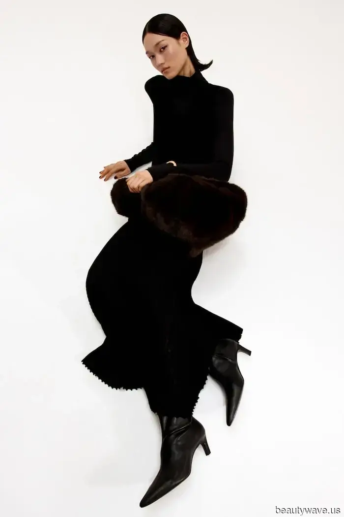 Bootcut leggings may appear odd with the wrong footwear, but these five styles can look stylish.