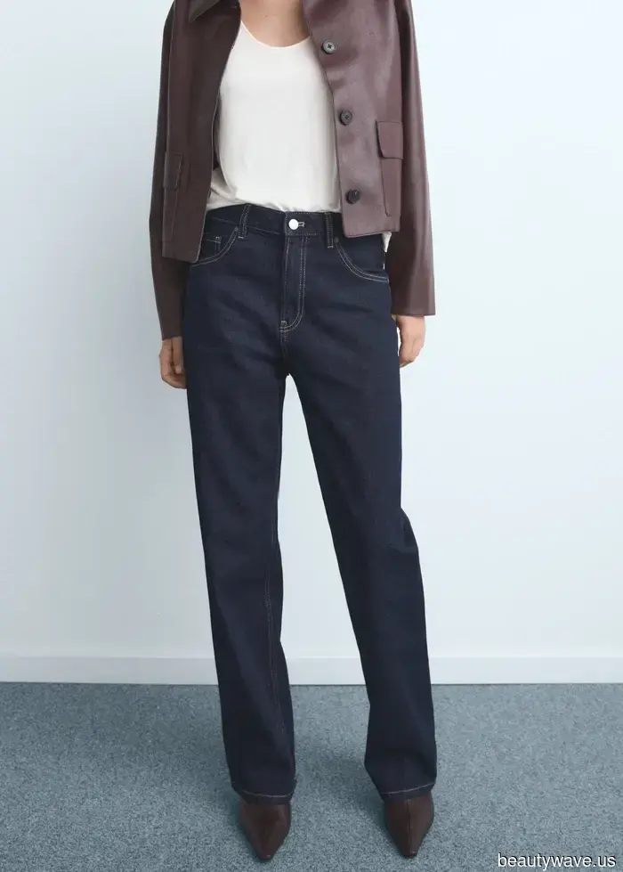 Jeans, jacket, shoes: This exact three-piece ensemble is what the trendiest fashion influencers are sporting.