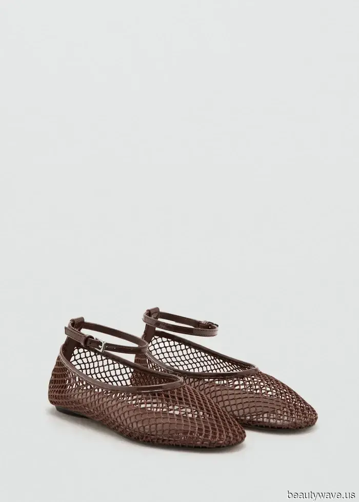 From Paris to New York, here are 9 stylish ballet flat trends that fashion-forward girls are continuously sporting.