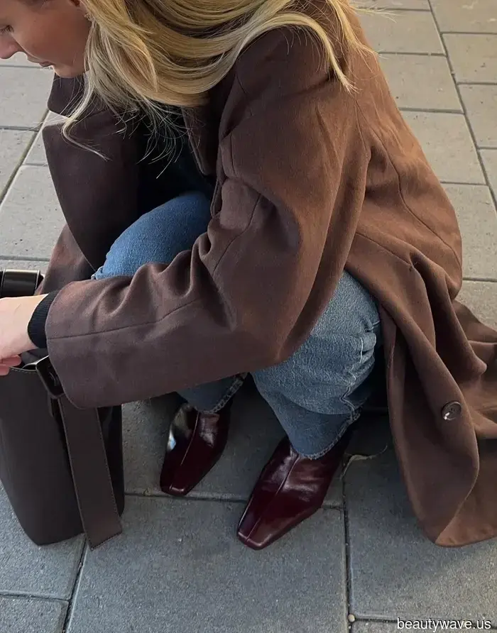 This stylish color combination is trendier than beige and black and is poised to take over fall wardrobes.