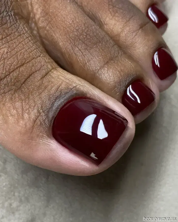 Le persone alla moda sembrano tutte indossare questo colore di pedicure anti-tendenza per l'estate