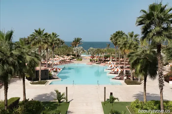 P. ART Communications' new selection of inspiring hotels and destinations where the velvet season takes on a special resonance. From island seclusion in Bali and aesthetic gastronomy in Dubai to the healing air of the Caspian coast and Mediterranean wellness in Spain.
