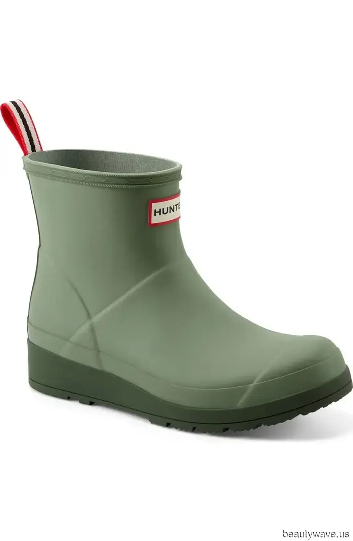 Predigo que estas botas clásicas vistas en la gente de moda de Londres dominarán las aceras de Nueva York este otoño.