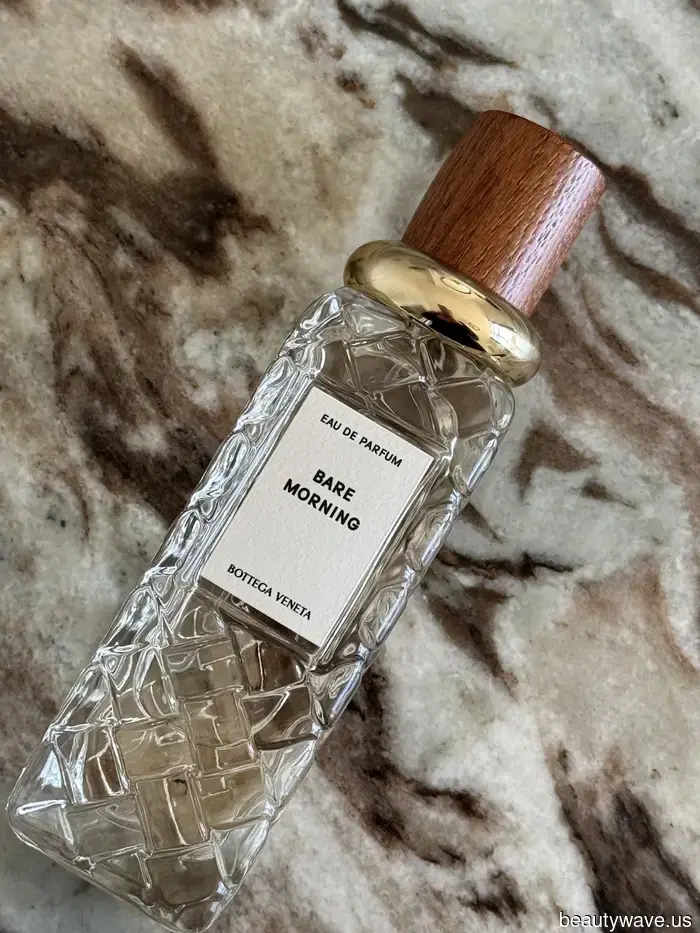 Non possiedo una borsa Bottega, ma questa fragranza mi fa sentire come se ne avessi una.