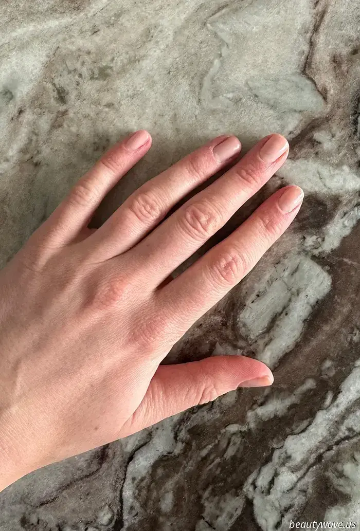 Mis uñas dejaron de romperse, pelarse y doblarse cuando empecé a usar este sérum para uñas.