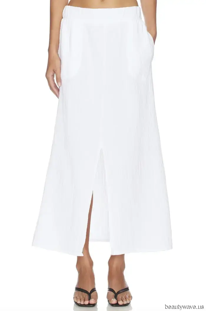 While everyone is discussing fall trends, fashionable women are still sporting this elegant summer essential.