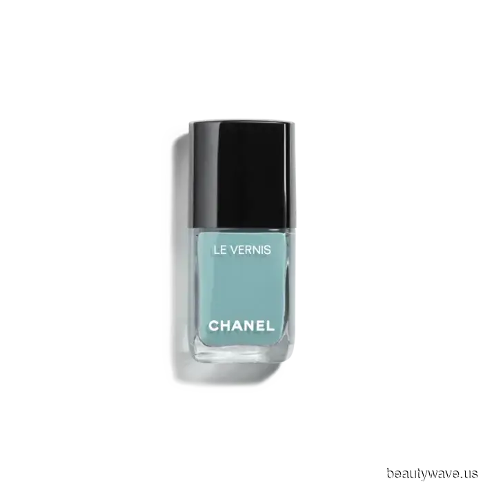 Pausa el Sheer Manis&mdash;Este esmalte "Casi Neutro" está listo para dominar el verano de 2026.