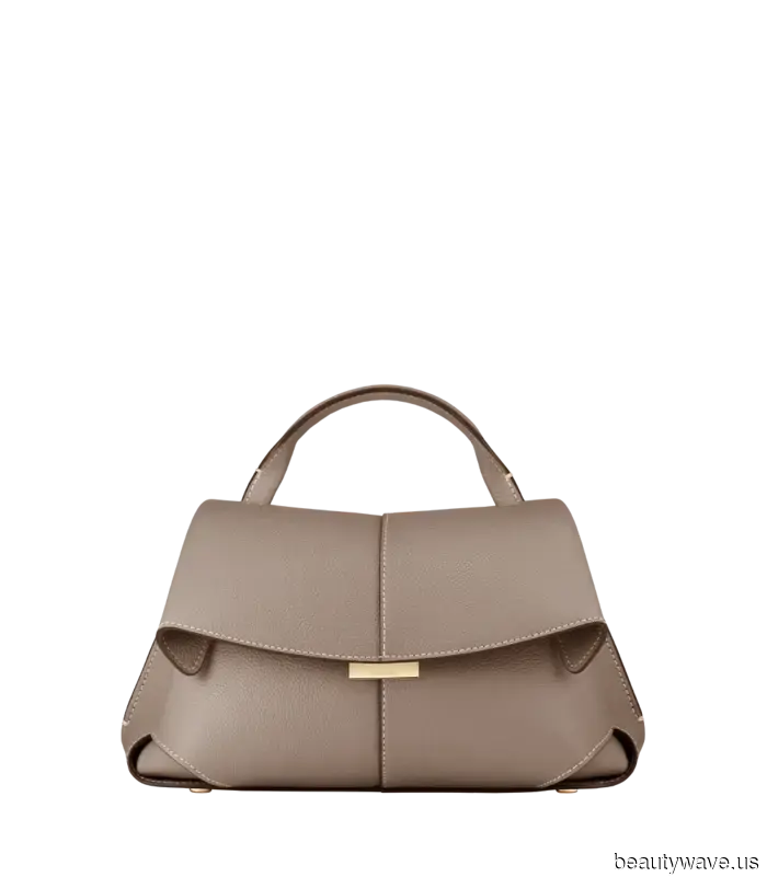 You possess classic taste if you are sporting this elegant handbag design.