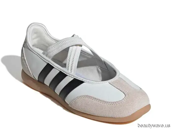 Scusa, Sneakers&mdash;I membri della Gen Z giurano di poter camminare più di 20.000 passi a NYC con queste ballerine.