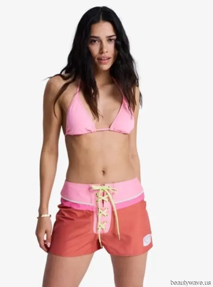 The Trendiest Girls Online Are Reviving This 2000s Summer Vibe