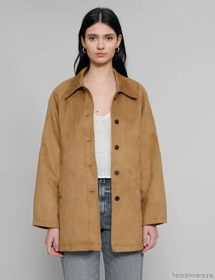 No one sports a white T-shirt quite like a fashion enthusiast—6 exceptionally stylish outfits to replicate now.