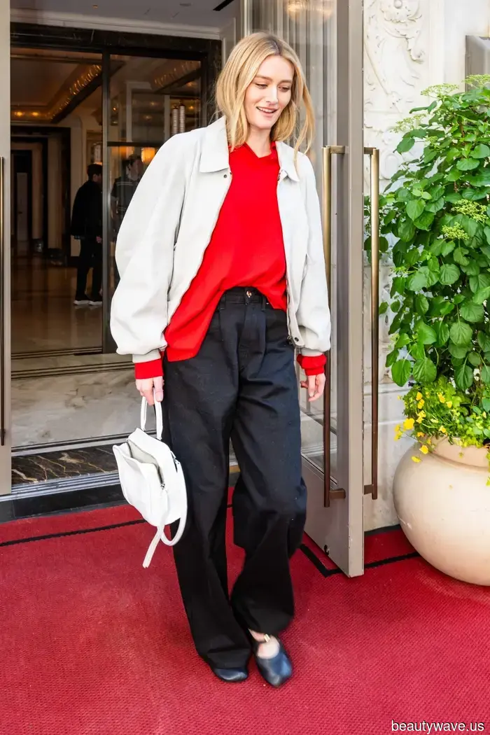 Sarah Pidgeon has just mastered transitional spring fashion with this surprising essential.