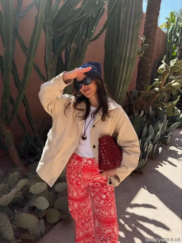 Der urlaubsbereite Druck, der in dieser Saison leise die Kleiderschränke der Modeleute erobert.