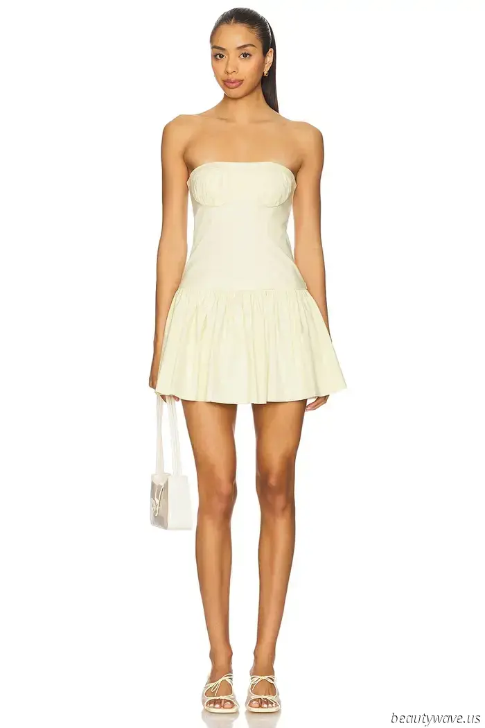I just returned from Paris and noticed these four summer trends among the most fashionable women.