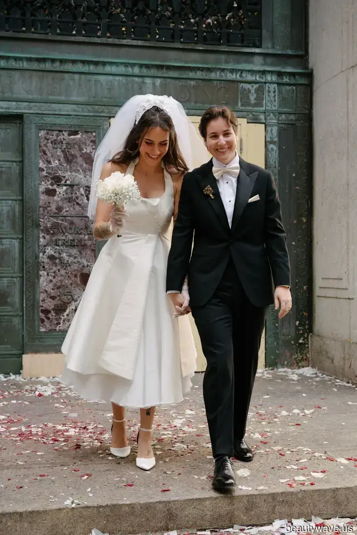 Dagli Archivi agli Scaffali: Perché gli Abiti da Sposa Vintage Stanno Avendo un Momento