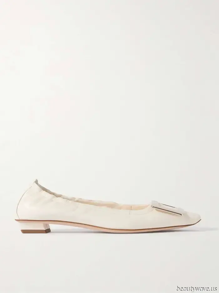 Is it just me, or are all the trendy girls now combining ballet flats with this anti-denim pant trend?