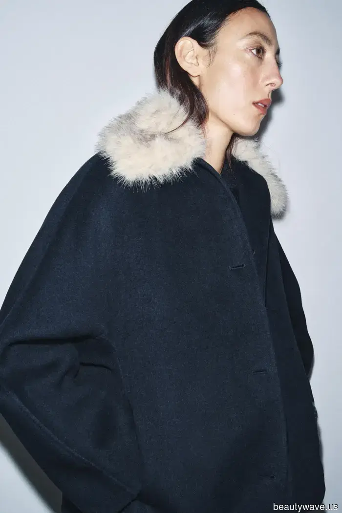 In LA gesichtet: Die schicke, von den 90ern inspirierte Jeans- und Jacken-Kombination, die Hailey ins Jahr 2026 bringt