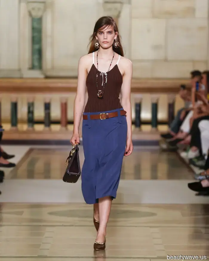 Bei Tory Burch ist es für den Frühling 2026 angesagt, sich wie ein cooler Uptown-Mädchen zu kleiden.