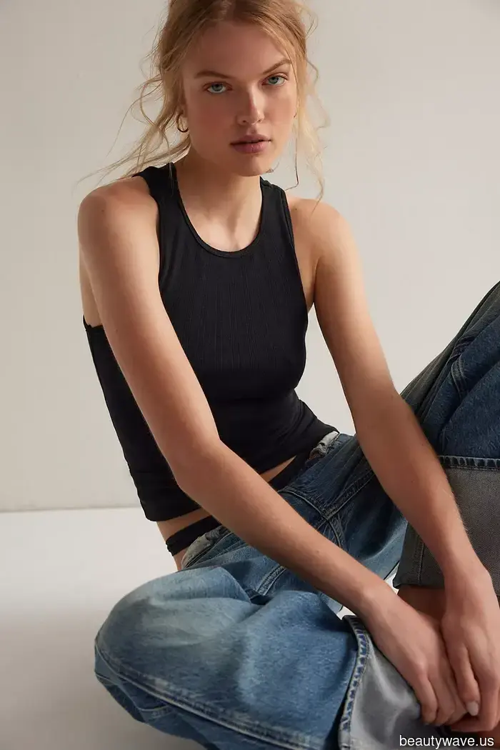 Spiacente, Pastelli Primaverili&mdash;Margot ha appena dimostrato che il total black sarà sempre chic (anche in primavera)