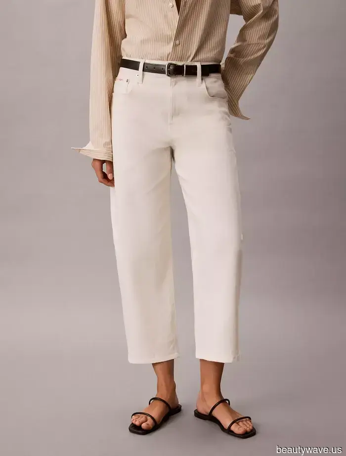 The Sole Denim Style You'll Notice on French and Italian Women During the Summer