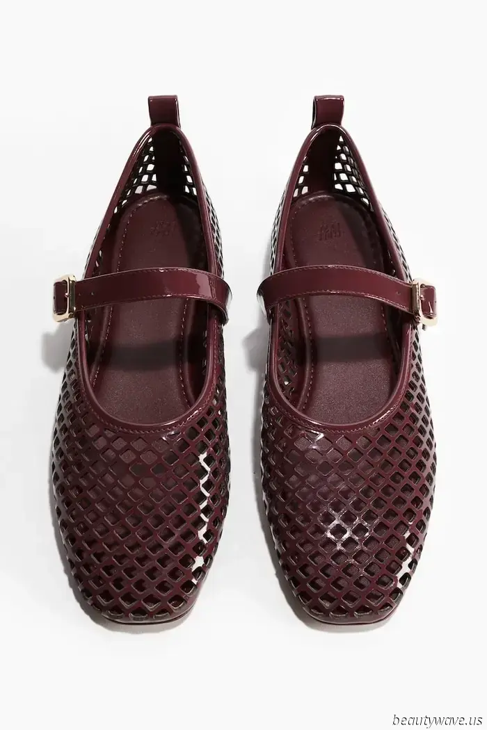 Ya no se necesitan más zapatos planos de malla negra; los diseñadores elegantes los están comprando en este color ahora.