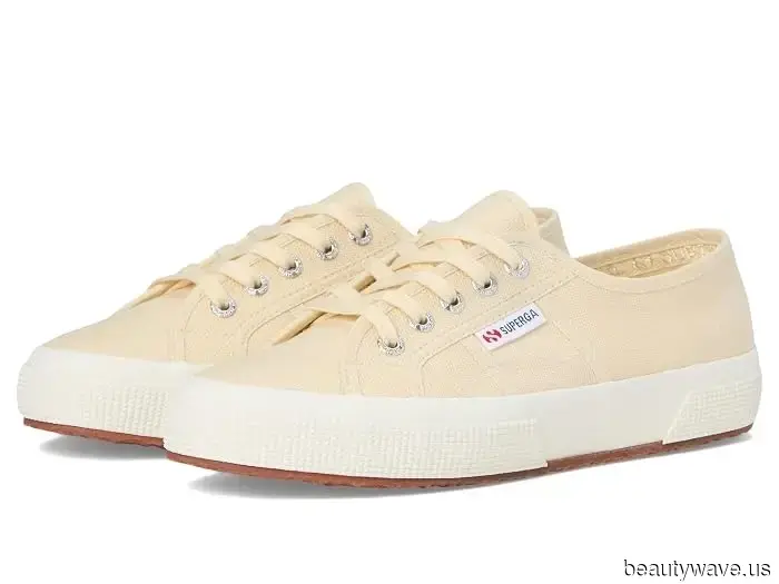 Suede Sneakers, It's Over—Fashion Enthusiasts Under 30 Are Bringing Back This "Simple" Sneaker Trend for…