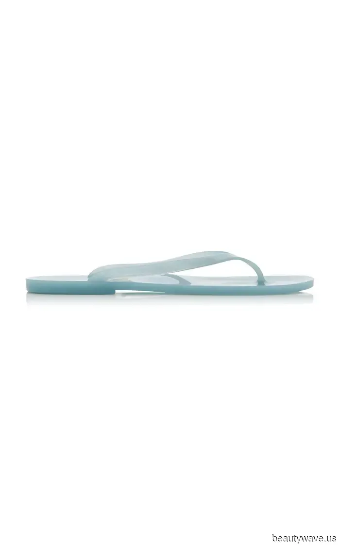 I’m declaring that these will be the most sought-after sandals of 2026.