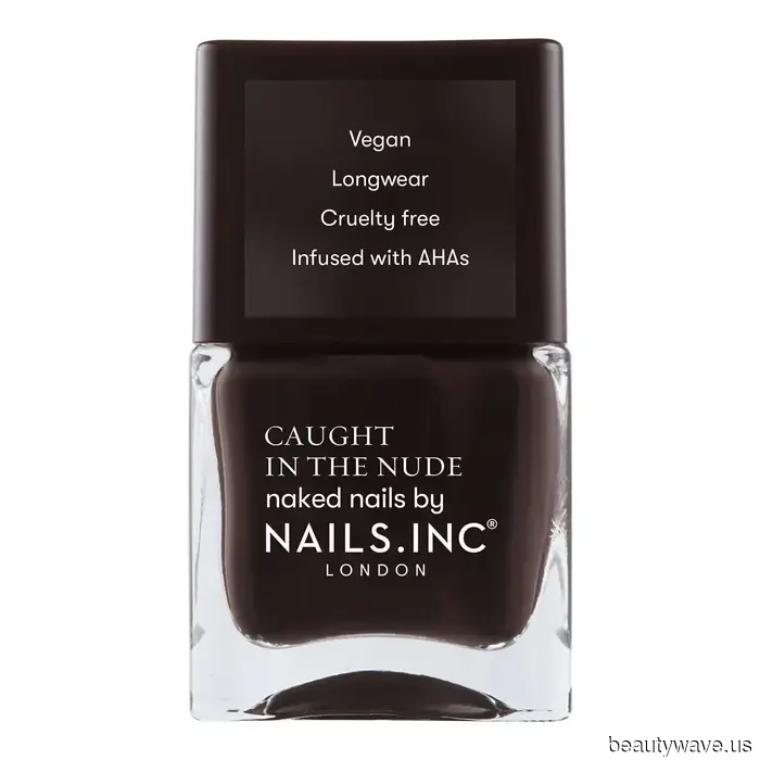 15 Manicures Inspired by Dark Academia That Conjure Images of Dusty Leather Books, Secret Societies, and Plaid Layers