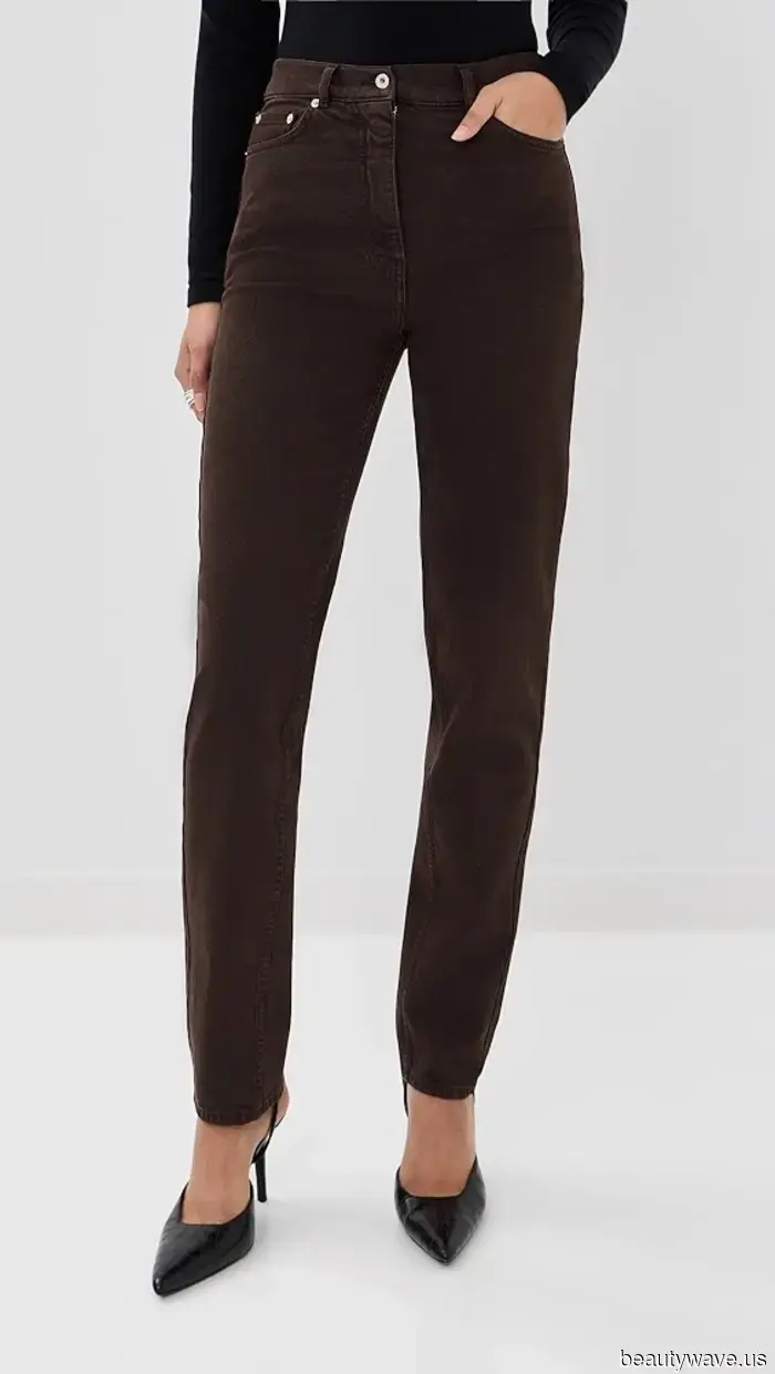 Nein, nicht Blue Jeans&mdash;die elegante Denim-Farbe, die leise die Garderoben in London und NYC erobert.