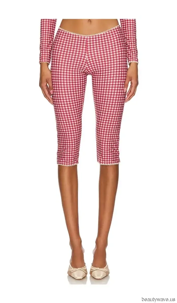 Bella Hadid sported the season's must-have legging trend paired with the flats that everyone has been purchasing this year.