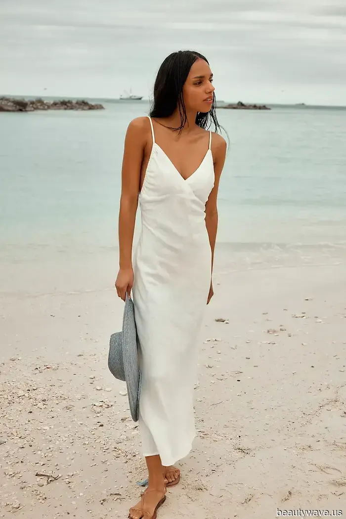 Not Flip-Flops or Fisherman's—This "Outdated" Shoe Trend Pairs Best with White Dresses