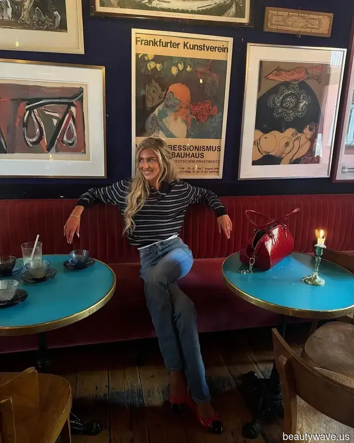 Va bene, finalmente sostituirò le mie classiche t-shirt bianche con questo capo d'abbigliamento più fresco e raffinato.