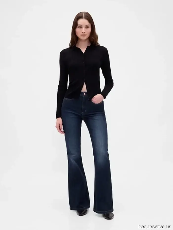 Coole Mode-Mädchen, die in L.A. leben, wählen dieses auffällig ähnliche Y2K-Grundstück über Skinny Jeans.