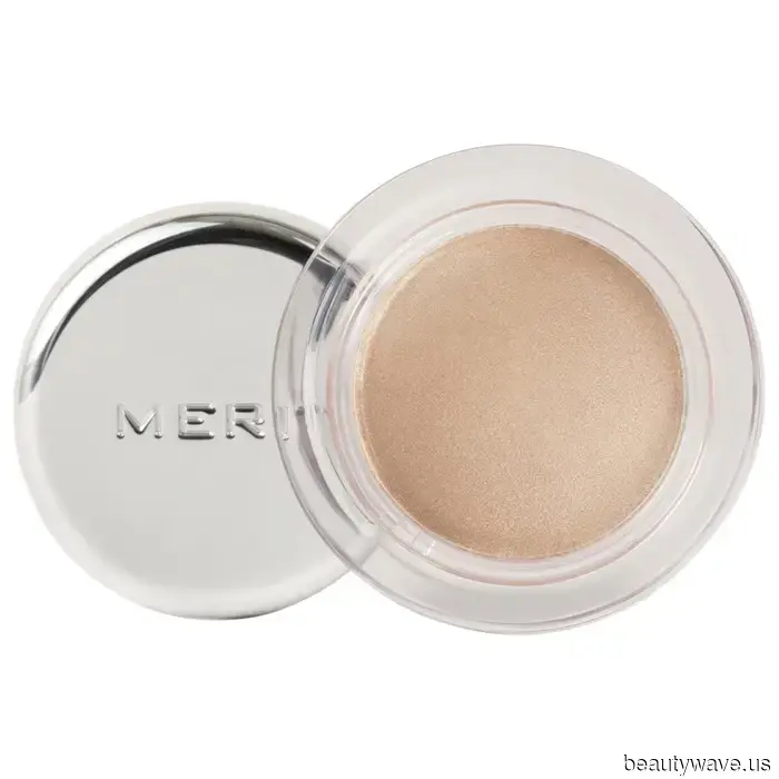 Merit&rsquo;s neue Creme-Lidschatten verleihen das unbeeindruckte &lsquo;90er-Supermodel-Feeling&mdash;ich könnte nicht besessener sein.