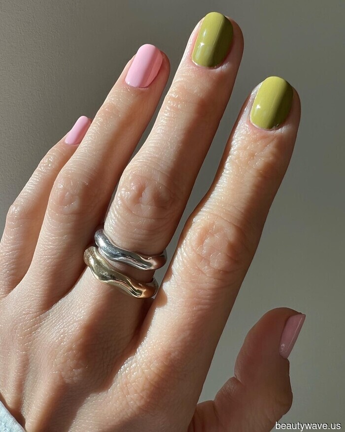 "Dirty Martini" unghie è la tendenza manicure chic (eppure polarizzante!) che sto approvando nel 2026