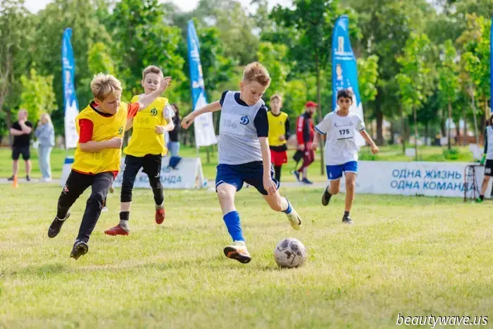 The Island of Dreams and the official FC Dynamo school have opened a season of support for young football talents.