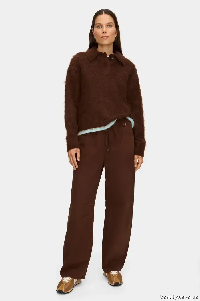 No todos los zapatos combinan con jeans marrón chocolate, pero estos 5 estilos definitivamente sí.