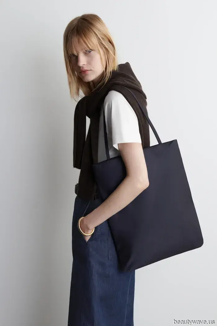 Questa borsa di lusso silenziosa e accessibile è così The Row-coded, e ogni donna chic già la possiede.