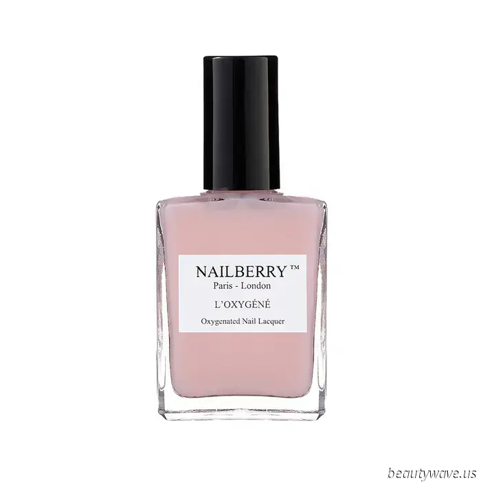 Die Glass French Maniküre bemüht sich, zum elegantesten Nageltrend aller Zeiten zu werden