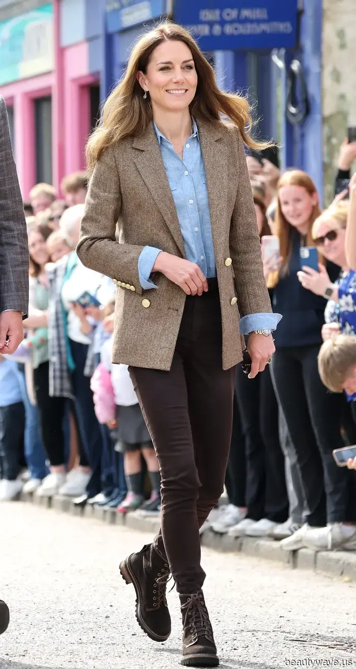 Ogni celebrità, da J.Lo a Kate Middleton, sa indossare questo outfit classico quando non è sicura di cosa mettere.