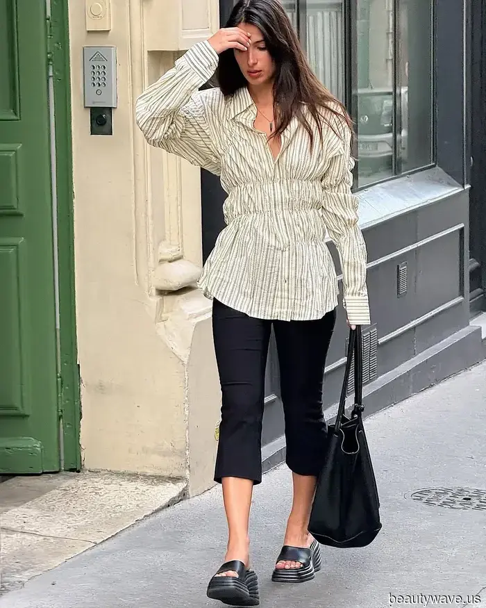 Il modo francese di abbinare i pantaloni capri neri questo autunno